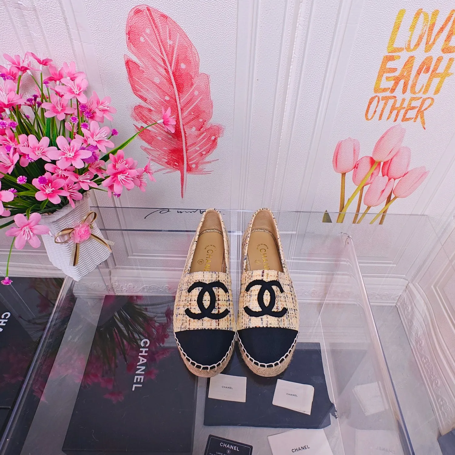 👟👟Ex-factory price 400👟👟 CHANEL 2024 early spring new fisherman shoes, top version 👏👏The inner pads are all made of original imported goatskin! Number of codes: 35 - 40 (codes 34, 41, and 42 can be customized without return or exchange) Standard codes come with a full set of packaging